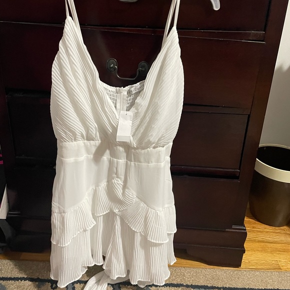 White romper new with tags - Picture 2 of 2